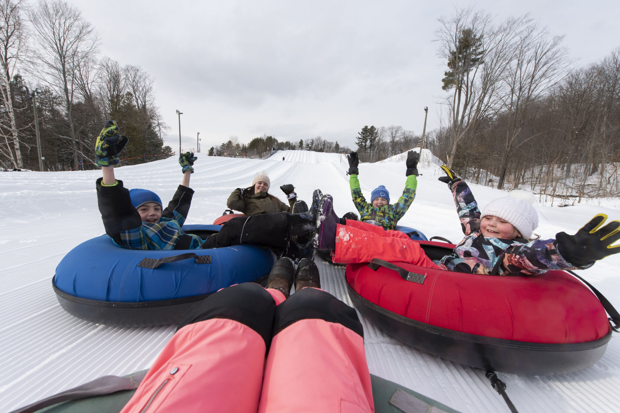 Snow tubing family at Horseshoe Resort