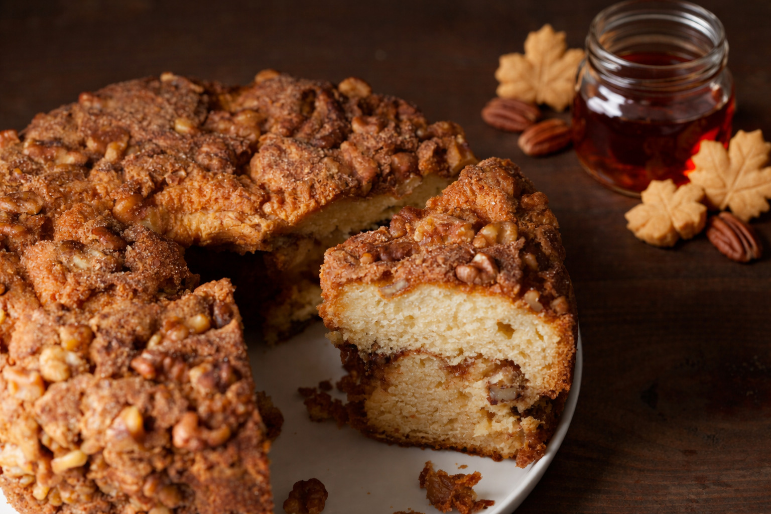 Cinnamon cake with maple treats