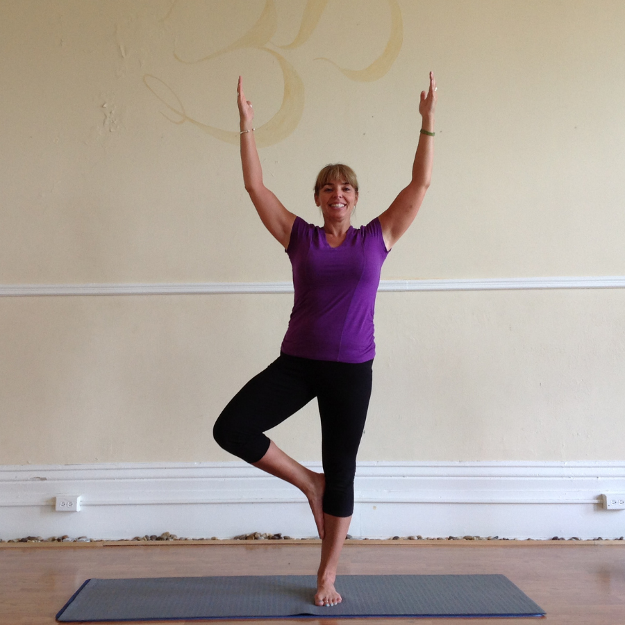 Gentle Mobility Yoga 900 x 900 px 1 1